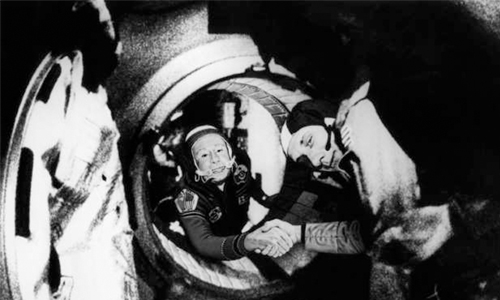 First man to conduct spacewalk, Alexei Leonov, dies