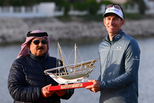 Bahrain King awards trophy to golf champion