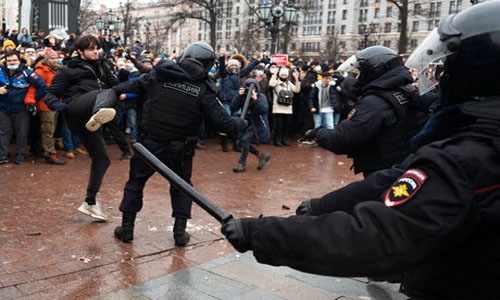 Russia police violence in spotlight after 3,500 protesters detained Russia police violence in spotlight after 3,500 protesters detained