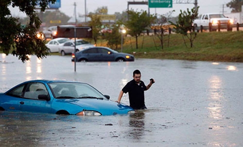 Texas floods kill at least five