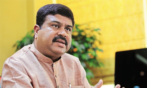 Saudi Arabia says to meet oil commitment to Asian refiners