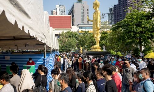 Thais queue at temples, schools as early voting begins Thais queue at temples, schools as early voting begins