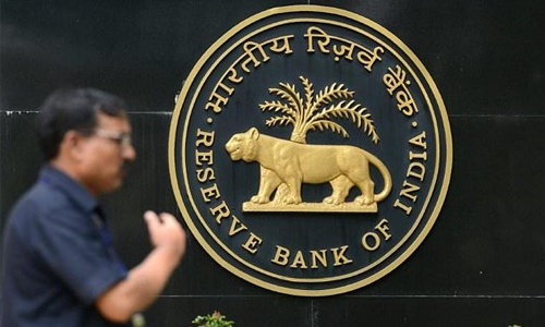 India central bank holds rates amid economic slowdown