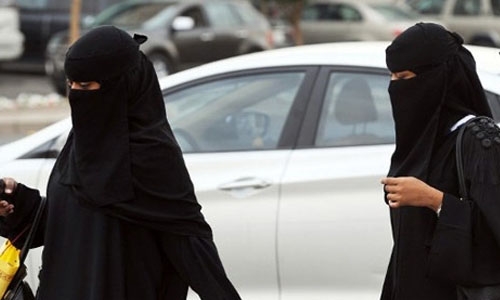 India's top court bans Islamic instant divorce