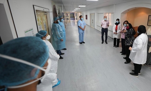 Bahrain Health Minister commends medical frontliners