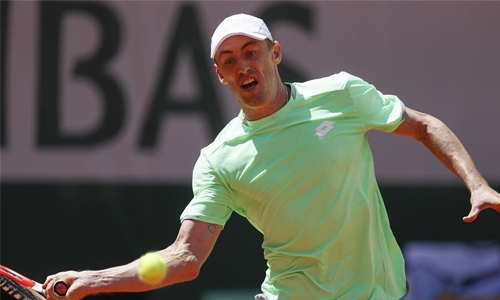 Zverev survives marathon Zverev survives marathon