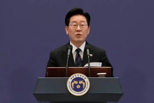 South Korea’s Lee urges nuclear freeze, sanctions relief for North Korea South Korea’s Lee urges nuclear freeze, sanctions relief for North Korea