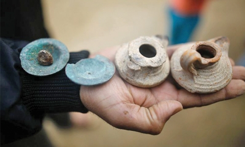 Gazan unearths ancient graves in veg patch