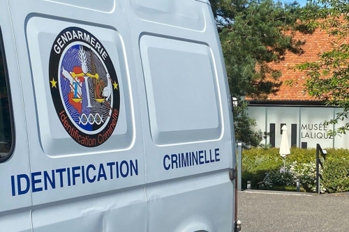 Jewellery worth millions stolen in French museum burglary Jewellery worth millions stolen in French museum burglary