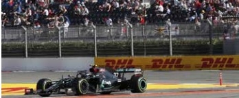 Bottas exploits record-chasing Hamilton’s troubles in Russia