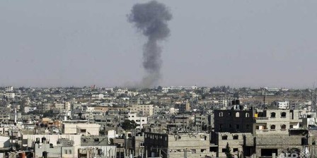 Israel air strike hits Gaza after rocket fire