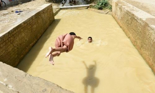 Fear and sweating in Pakistan's hottest cities Fear and sweating in Pakistan's hottest cities