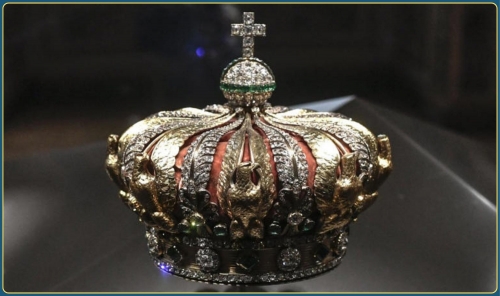 $100 Million in Royal Jewels Vanish in Seven Minutes