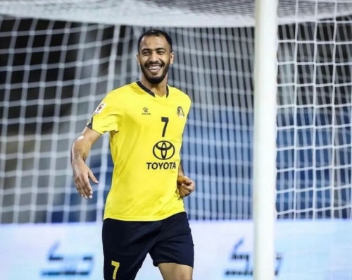 East Riffa sign Bahrain international Al-Hashash East Riffa sign Bahrain international Al-Hashash