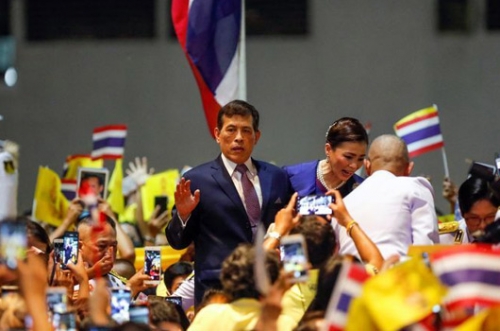 Thai king calls for unity after protesters turn back on motorcade