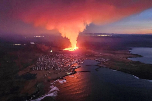 New volcanic eruption threatens Icelandic fishing village