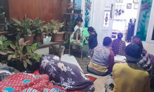 Powerful Indonesia quake sends islanders fleeing Powerful Indonesia quake sends islanders fleeing