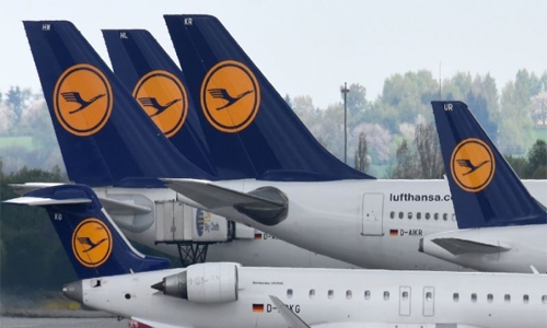 Lufthansa slashes 900 flights as pilots' strike drags on Lufthansa slashes 900 flights as pilots' strike drags on