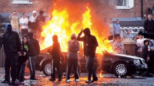 Violence Erupts Across Belfast After Knife Attack, Families Forced to Flee Violence Erupts Across Belfast After Knife Attack, Families Forced to Flee