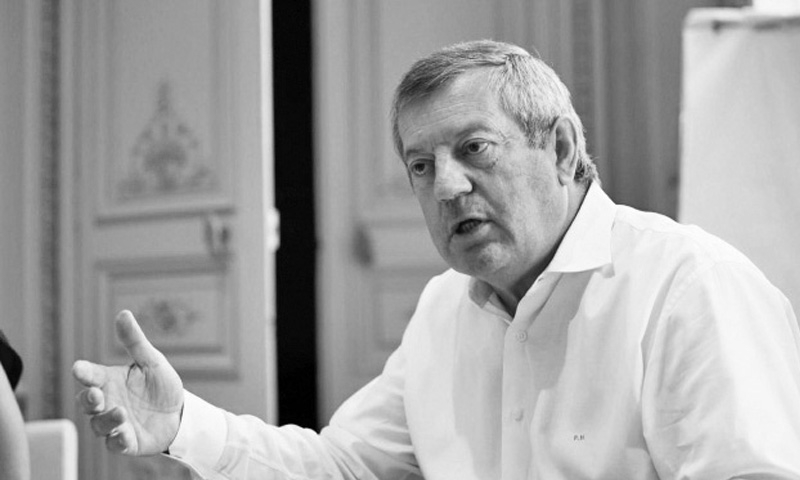 French hotels look to migrants to fill 100,000 jobs