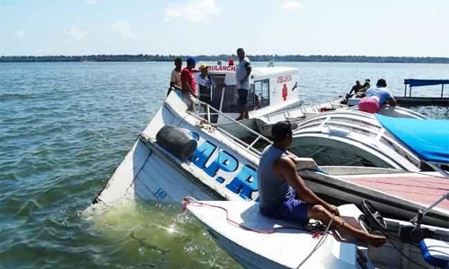 At least 10 die in Brazil boat wreck