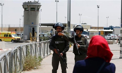 Palestinian teen shot dead by Israeli troops Palestinian teen shot dead by Israeli troops