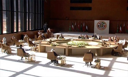 Gulf leaders sign agreement to end three-year spat with Qatar Gulf leaders sign agreement to end three-year spat with Qatar