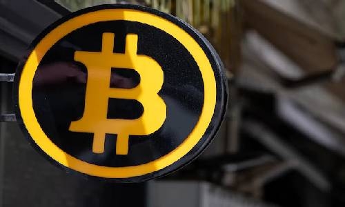 Bitcoin falls to lowest in 16 months