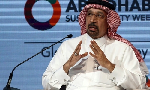 Saudi Arabia extend oil output cuts