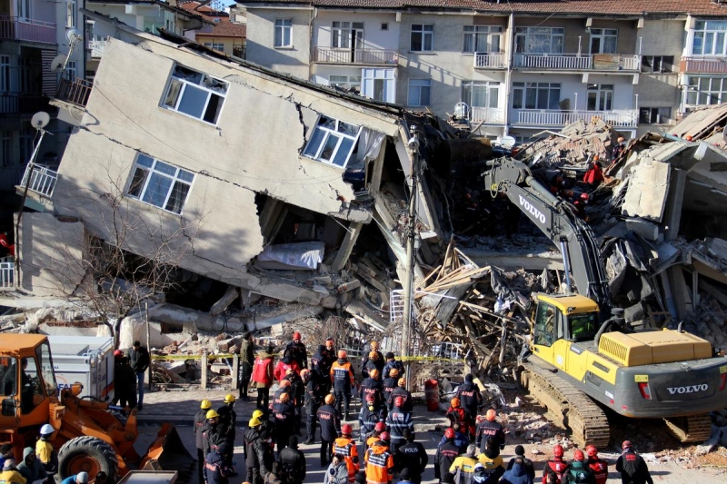 Turkey quake kills at least 22, rescuers dig for survivors Turkey quake kills at least 22, rescuers dig for survivors