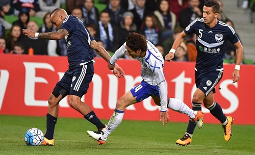 Thompson steers Victory into knock-outs Thompson steers Victory into knock-outs