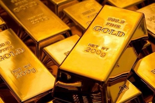 Gold gains as fresh virus wave looms over economic recovery