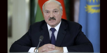 Belarus president frees six jailed opponents before election