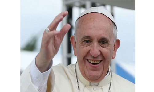 Pope urges Iraqis to shun past violence and give peace a chance