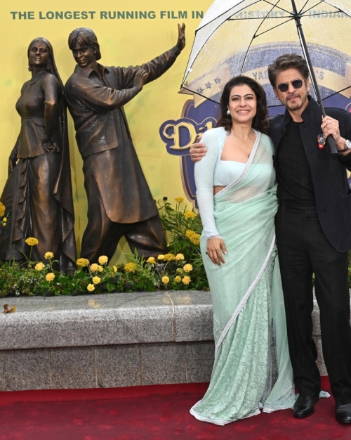 Shah Rukh Khan and Kajol Unveil DDLJ Bronze Statue in London