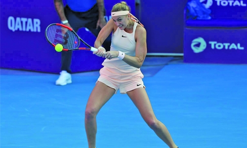 Kvitova advances