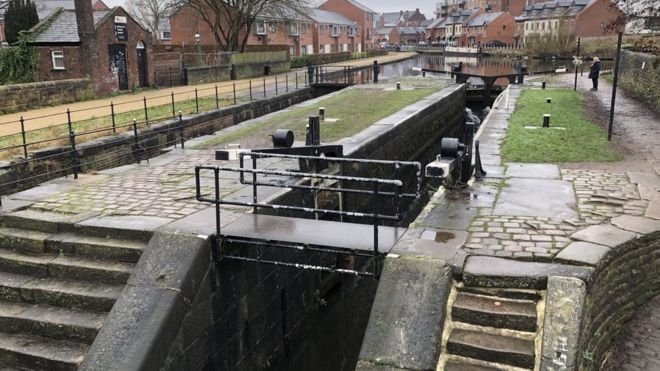 Boy, 15, dies after being rescued from Ashton Canal