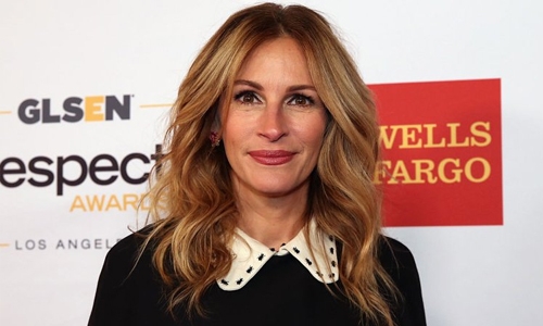 Julia Roberts tried playing matchmaker for Connie Britton Julia Roberts tried playing matchmaker for Connie Britton