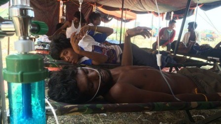 SE Asia migrants 'killed in fight for food' on boat