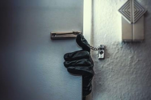 Alarm Thwarts Armed Robbery Attempt at Exchange Shop Alarm Thwarts Armed Robbery Attempt at Exchange Shop