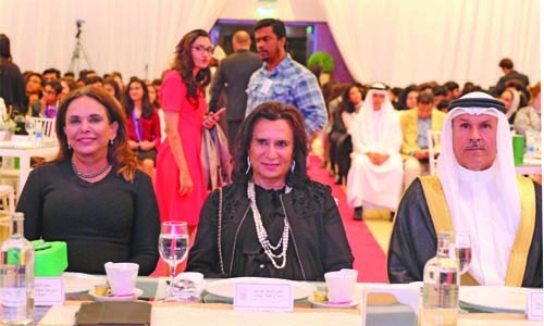 Shaping future leaders Shaping future leaders