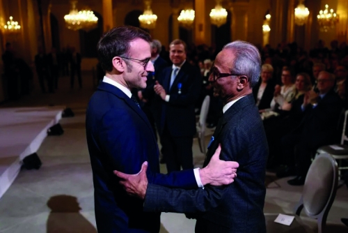 ‘I am a knight’: Paris’ last newspaper hawker gets top French award 