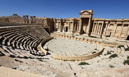 Russian orchestra performs in Syria's war-scarred Palmyra Russian orchestra performs in Syria's war-scarred Palmyra