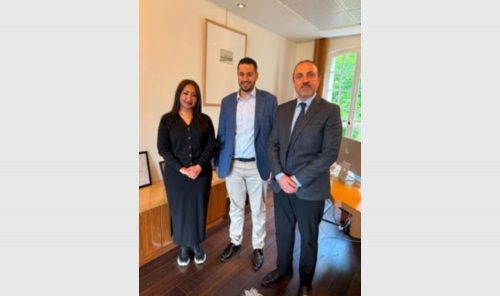 Bahrain Ambassador in Paris Receives Bahrain Journalists Association Delegation