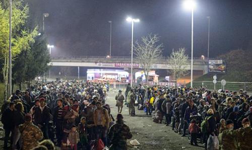 Slovenia to build 'obstacles' on border against migrants