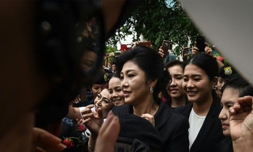 Thai authorities freeze ousted PM Yingluck's bank accounts Thai authorities freeze ousted PM Yingluck's bank accounts