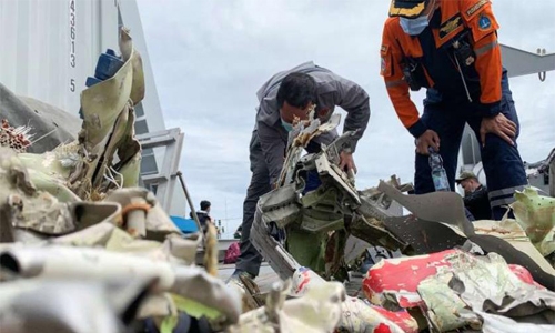 Indonesia retrieves 'black box' from crashed plane