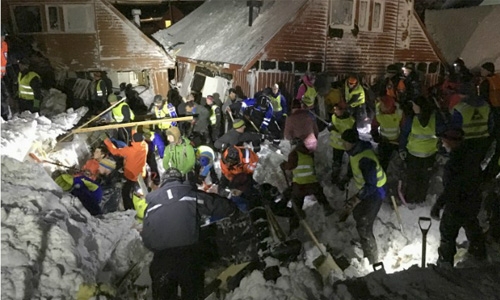 Italy quake: up to 30 feared dead in avalanche-hit hotel