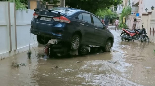 8 dead as house collapses amid record rain in southern India