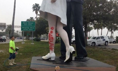 Statue of US sailor kissing nurse vandalized with ‘#MeToo’